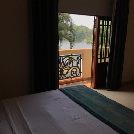 פנאדורה Amani Lake Resort מראה חיצוני תמונה
