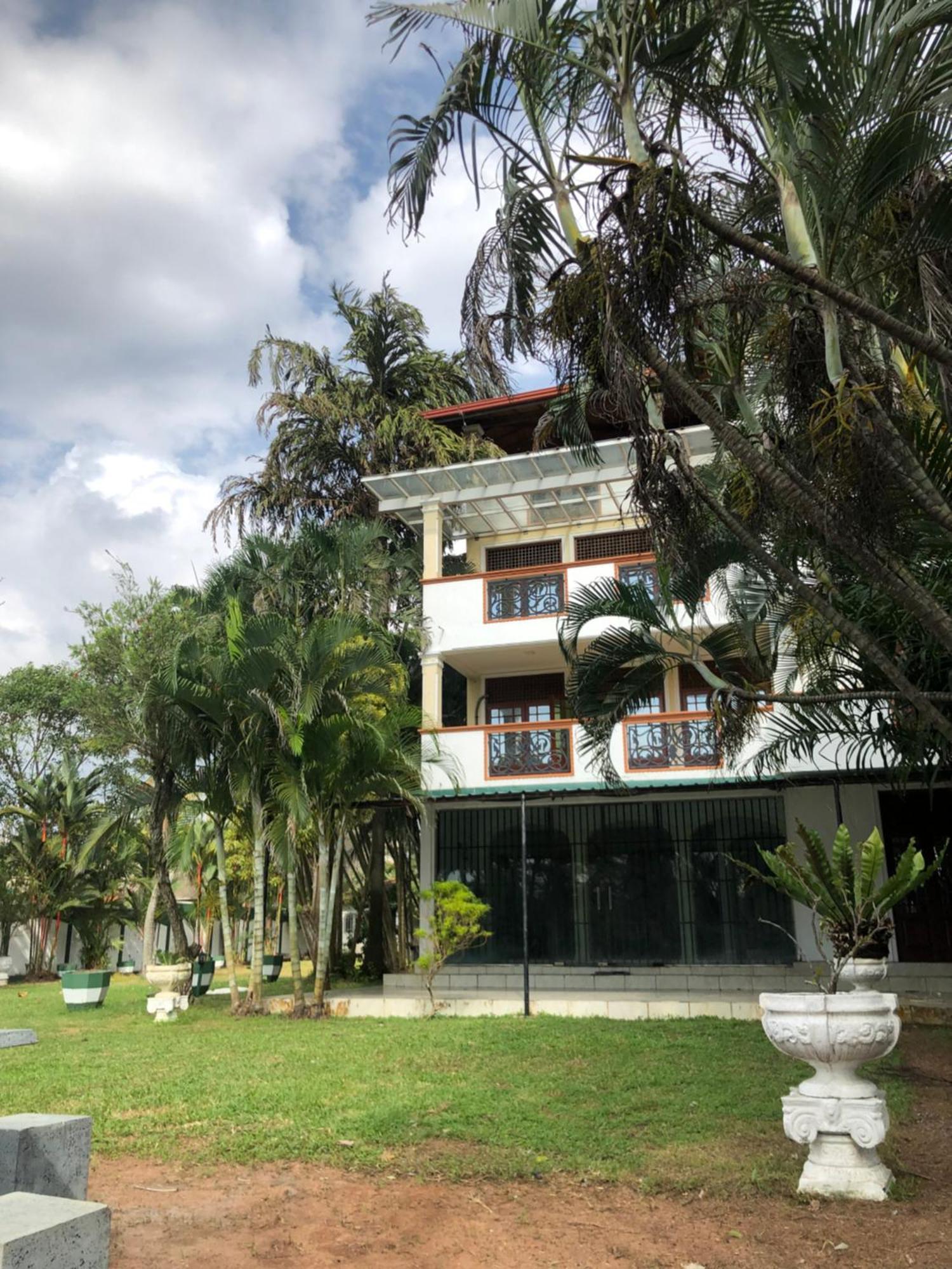 פנאדורה Amani Lake Resort מראה חיצוני תמונה